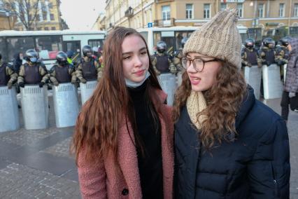 Санкт-Петербург.  Девушки во время несанкционированной акции в поддержку Алексея Навального.