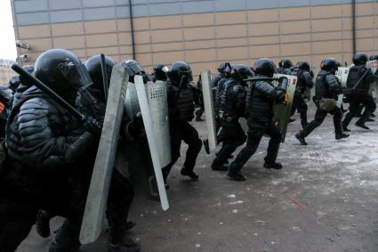 Санкт-Петербург.  Сотрудники правоохранительных органов во время несанкционированной акции в поддержку Алексея Навального.