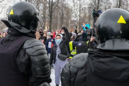 Санкт-Петербург. Митингующие во время несанкционированной акции в поддержку Алексея Навального.