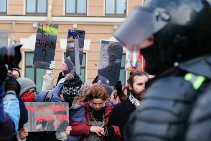 Санкт-Петербург. Митингующие во время несанкционированной акции в поддержку Алексея Навального.