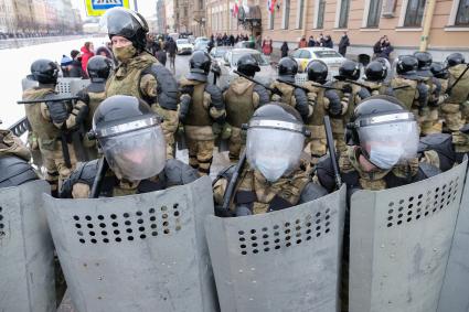 Санкт-Петербург.  Сотрудники правоохранительных органов во время несанкционированной акции в поддержку Алексея Навального.