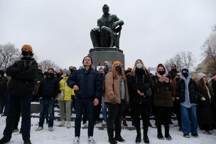 Санкт-Петербург. Санкт-Петербург. Участники несанкционированной акции в поддержку оппозиционера Алексея Навального.