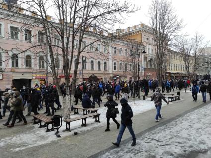 Саратов.  Участники несанкционированной акции в поддержку Алексея Навального.