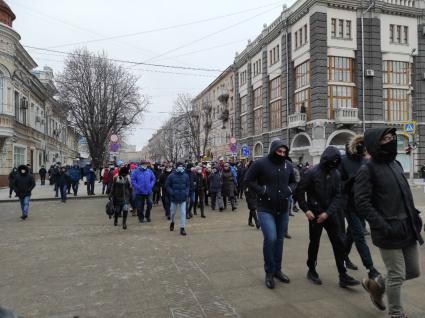 Саратов.  Участники несанкционированной акции в поддержку Алексея Навального.