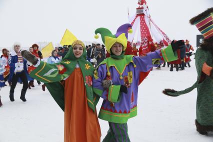 Барнаул. Праздничные гуляния во время фестиваля `Сибирсквая масленица`.