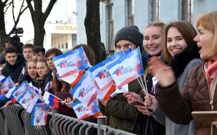 Крым.  Молодые люди  во время фестиваля `Крымская весна` посвященного 5-летию Общекрымского референдума 2014 года и воссоединения Крыма с Россией.