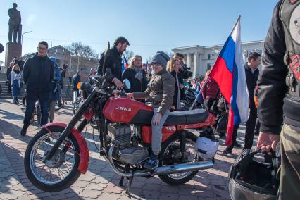 Крым. Участники автопробега в честь пятой годовщины проведения Общекрымского референдума и воссоединения Крыма с Россией.