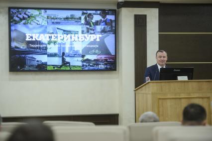 Екатеринбург. Алексей Орлов - кандидат на должность главы города Екатеринбурга во время заседания городской думы по избранию нового главы города