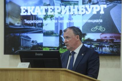 Екатеринбург. Алексей Орлов - кандидат на должность главы города Екатеринбурга во время заседания городской думы по избранию нового главы города