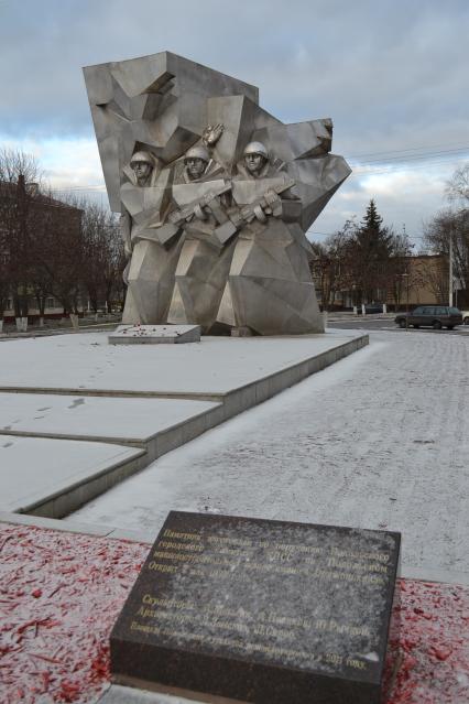 Московская область, Подольск.  Памятник Подольским курсантам на улице Кирова.