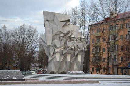 Московская область, Подольск.  Памятник Подольским курсантам на улице Кирова.