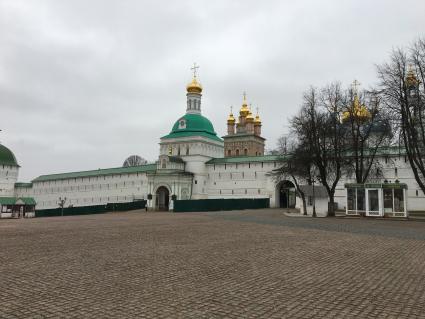 Московская область, Сергиев Посад. Вид на Святые ворота Свято-Троицкой Сергиевой лавры.