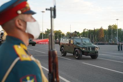 Самара. Военная техника на улицах города во время репетиции Парада Победы.