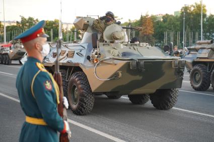 Самара. Военная техника на улицах города во время репетиции Парада Победы.