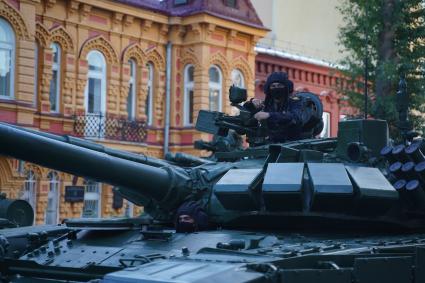 Самара. Военная техника на улицах города во время  репетиции Парада Победы.