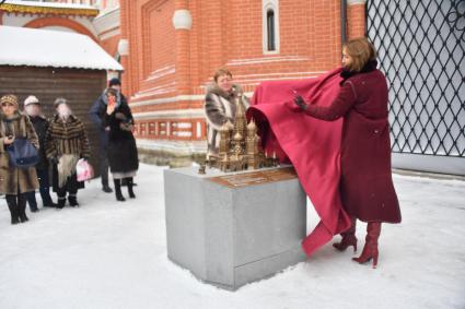 Москва.  Презентация тактильных моделей для незрячих и слабовидящих посетителей   в храме Василия Блаженного (Покровском соборе) на Красной площади.