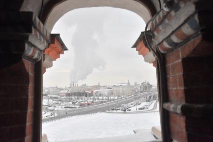 Москва. Вид на Большой Москворецкий мост со стороны храма Василия Блаженного.