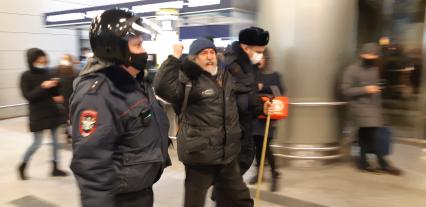 Москва. Сотрудники полиции в международном аэропорту Внуково.