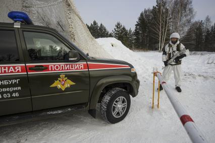 Екатеринбург. Свердловский танковый полигон. Военнослужащие военной полиции во время тактико-специальных учений по отражению нападения боевиков на блокпост, в рамках конкурса международных армейских игр Арми-2021 \'Страж порядка\'