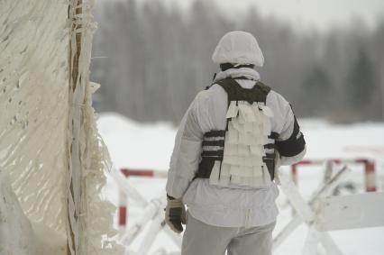 Екатеринбург. Свердловский танковый полигон. Военнослужащие военной полиции во время тактико-специальных учений по отражению нападения боевиков на блокпост, в рамках конкурса международных армейских игр Арми-2021 \'Страж порядка\'