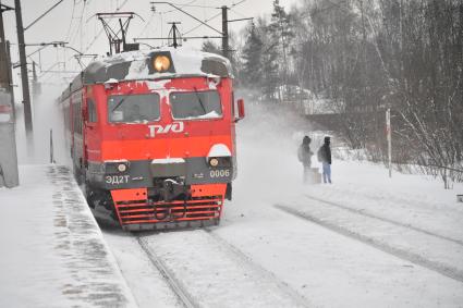 Москва. Пригородная электричка .