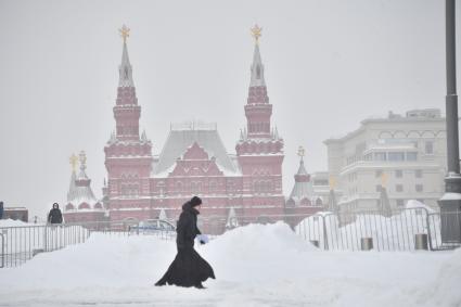 Москва. Сугробы на Красной площади.