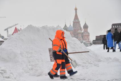 Москва. Сугробы на Красной площади.