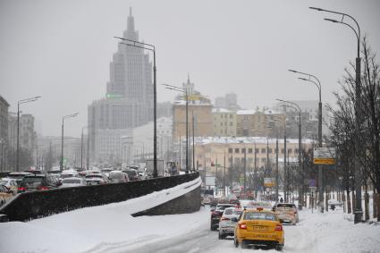 Москва. Вид на деловой центр `Оружейный`.