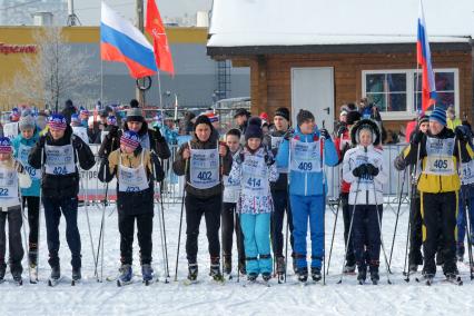 Санкт-Петербург.   Участники  Всероссийской массовой гонки `Лыжня России - 2021`на старте.