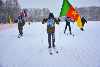 Новосибирск. Участники Всероссийской массовой гонки `Лыжня России - 2021`.