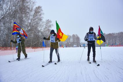 Новосибирск. Участники Всероссийской массовой гонки `Лыжня России - 2021`.