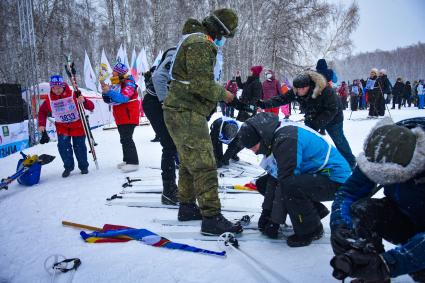 Новосибирск. Участники Всероссийской массовой гонки `Лыжня России - 2021`.