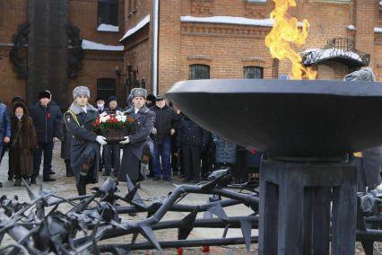 Барнаул. Церемония возложения цветов к мемориалу у Вечного огня, приуроченная к 32-ой годовщине вывода советских войск из Республики Афганистан.