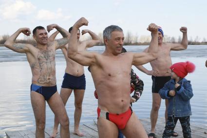 Барнаул.  Участники клуба закаливания и зимнего плавания.