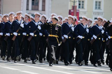 Санкт-Петербург.  Участники парада, посвященного 75-й годовщине Победы в Великой Отечественной войне, на Дворцовой площади.