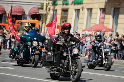 Санкт-Петербург.  Участники мотопробега посвященного 75-й годовщине Победы в Великой Отечественной войне.