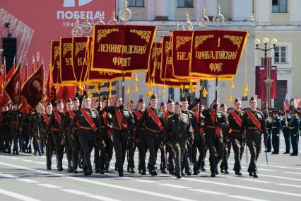 Санкт-Петербург.  Участники парада, посвященного 75-й годовщине Победы в Великой Отечественной войне, на Дворцовой площади.