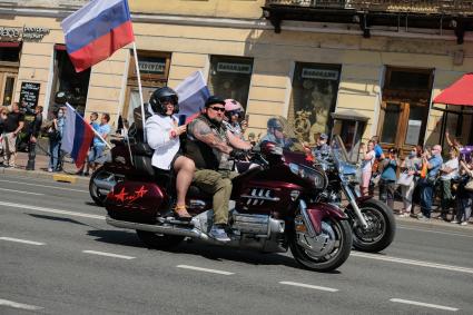 Санкт-Петербург.  Участники мотопробега посвященного 75-й годовщине Победы в Великой Отечественной войне.