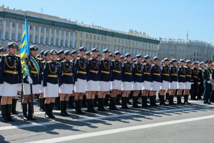 Санкт-Петербург. Военнослужащие  во время парада, посвященного 75-й годовщине Победы в Великой Отечественной войне, на Дворцовой площади.