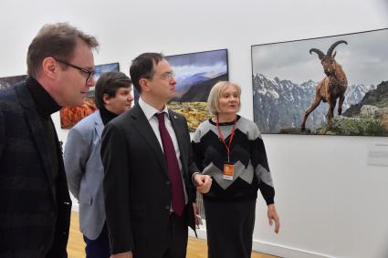 Москва. Помощник Президента Российской Федерации  Владимир Мединский ( в центре) на открытии Общероссийского фестиваля природы `Первозданная Россия`.