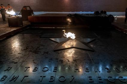 Москва. У Могилы Неизвестного солдата в Александровском саду.