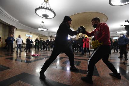 Москва.  Во время проведения праздничной  спортивной программы в честь Дня защитника Отечества на станции метро `Курская`.