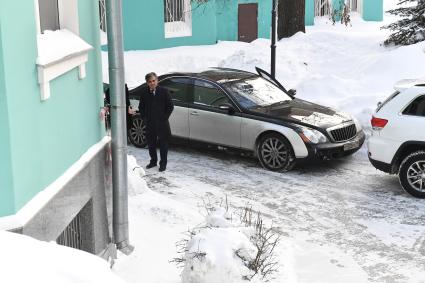 Москва. Бывший адвокат Эльман Пашаев после  церемонии бракосочетания Н. Джигурды и М. Анисиной в Грибоедовском ЗАГСе.