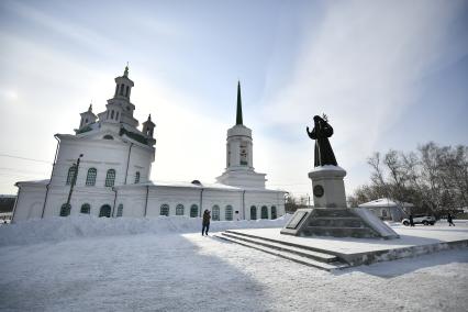 Алапаевск. Презентация нового туристического маршрута \'Императорский поезд\' по памятным местам Алапаевска, где были убиты члены семьи императора Николая II. Памятник великой княгине Елисавете Федоровне