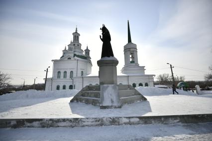 Алапаевск. Презентация нового туристического маршрута \'Императорский поезд\' по памятным местам Алапаевска, где были убиты члены семьи императора Николая II. Памятник великой княгине Елисавете Федоровне