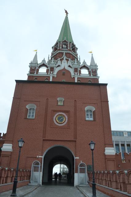 Москва.   Троицкая башня Московского Кремля.