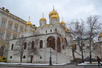 Москва.  Вид на Благовещенский собор на территории Московского Кремля.