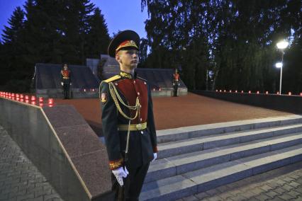 Барнаул.  Почетный караул  во время международной акции Свеча памяти, посвященной 79-й годовщине начала Великой Отечественной войны.