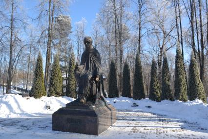 Московская область, Звенигород. Памятник преподобному Савве Сторожевскому на территории Саввино-Сторожевского монастыря.