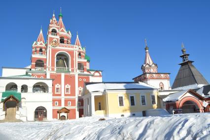 Московская область, Звенигород. Троицкая надвратная церковь  на территории Саввино-Сторожевского монастыря.